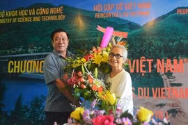 Lê Kim Ngoc reçoit l’Ordre national de la Légion d'honneur