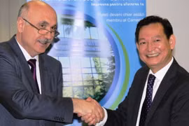 Le Vietnam - une destination attrayantes pour les investisseurs romains