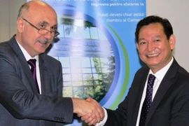 Le Vietnam - une destination attrayantes pour les investisseurs romains