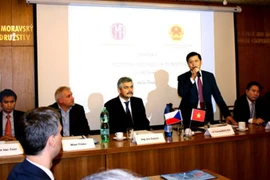 Colloque sur la promotion du commerce et de l'investissement au Vietnam en R. tchèque
