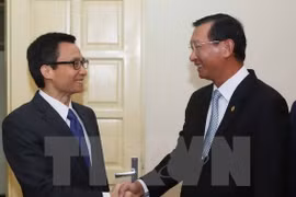 Vietnam et Cambodge coopèrent dans l'industrie et l'investissement