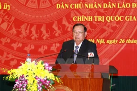 Bounnhang Vorachit se rend à l'Académie nationale de politique Ho Chi Minh