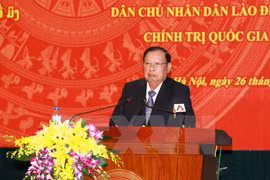Bounnhang Vorachit se rend à l'Académie nationale de politique Ho Chi Minh