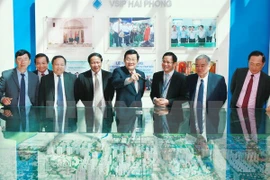 Le président Truong Tân Sang à Hai Phong pour parler du développement des ZI