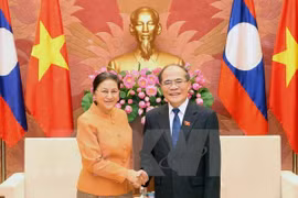 Nguyen Sinh Hung reçoit ses homologues laotien et cambodgien