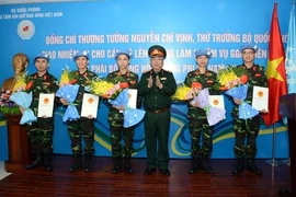 Cinq officiers vietnamiens en mission de maintien de la paix