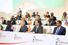 Le président termine sa tournée à Cuba, en Italie et aux sommets de l'APEC et de la Francophonie