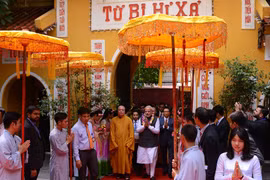 Le Premier ministre indien se rend à la pagode Quan Su