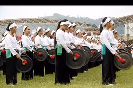 Les gongs du Tây Bac retentissent dans l'archipel de Truong Sa