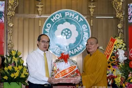 Vesak 2016: le chef du F​PV formule ses voeux à l'Eglise bouddhique du Vietnam 