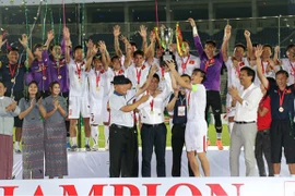 Football : le Vietnam devient le champion de l'AYA Bank Cup 2016