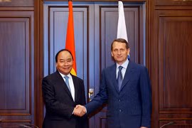 Le Premier ministre Nguyen Xuan Phuc rencontre le président de la Douma d’Etat russe