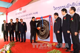 Laos : mise en chantier d'un hôpital à Houaphan avec une aide financière du Vietnam