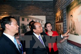 Le PM Nguyen Xuan Phuc se rend dans plusieurs établissements au Guangxi