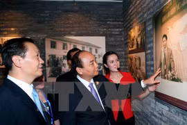 Le PM Nguyen Xuan Phuc se rend dans plusieurs établissements au Guangxi