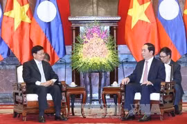 Le président Tran Dai Quang reçoit le PM laotien Thongloun Sisoulith