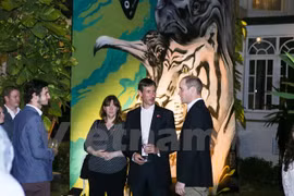 Le Prince William rencontre les jeunes leaders du Vietnam