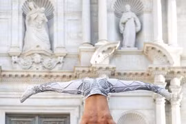 Cirque: des artistes du Vietnam établissent un nouveau record mondial