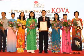 Remise du prix KOVA 2016 aux scientifiques et étudiants exemplaires