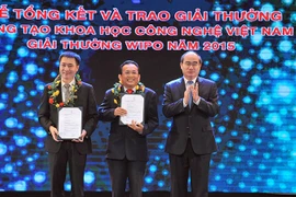 Remise des prix de création scientifico-technique du Vietnam 2015