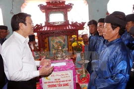 Le chef de l'Etat se rend à Quang Ngai