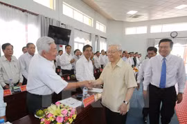 Le leader du Parti en visite de terrain dans la province de Long An