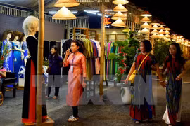 Plus de 30.000 visiteurs au Festival de l'"ao dai" Hanoï 2016