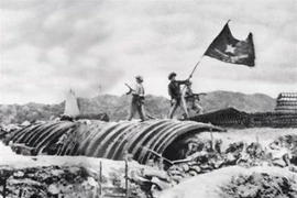 Célébration du 62e anniversaire de la victoire de Diên Biên Phu