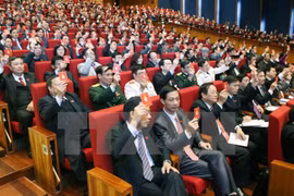 Les Vietnamiens en Algérie et en R. tchèque saluent le congrès du Parti