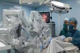 Binh Dan devient le premier hôpital vietnamien à robotiser l’intervention chirurgicale
