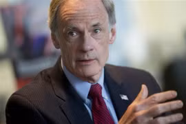 Le vice-président de l'AN Phung Quoc Hien reçoit une délégation de députés américains