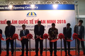 Vernissage de l’exposition internationale sur la sécurité à Hanoï 