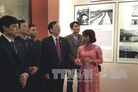 Exposition sur le Président Hô Chi Minh et la résistance nationale à Van Phuc
