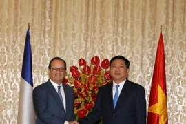 Ho Chi Minh-Ville accueille le président français François Hollande 