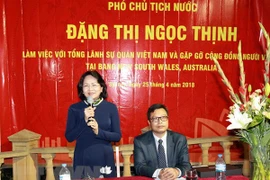 La vice-présidente Dang Thi Ngoc Thinh rencontre des Vietnamiens à Sydney