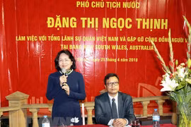 La vice-présidente Dang Thi Ngoc Thinh rencontre des Vietnamiens à Sydney