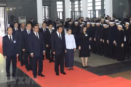 Des délégations étrangères rendent hommage au président Trân Dai Quang