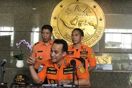 Crash d’avion en Indonésie : les recherches de corps des victimes devraient durer sept jours