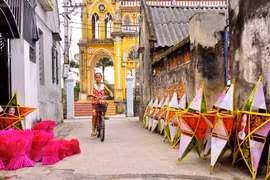 La fabrication des lanternes étoilées bat son plein à Nam Dinh