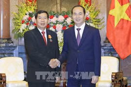 Le président vietnamien reçoit le président de la Cour populaire suprême du Laos