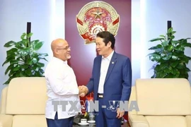 Le Vietnam et Cuba signent un accord de coopération dans le secteur de la publication