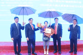 La porte frontière de Mong Cai-Dongxing accueille son 10 millionième visiteur