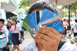 Accès aux cartes bancaires pour les enfants âgés à partir de 15 ans
