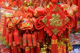 La rue Hang Ma en ébullition à l’arrivée du Têt