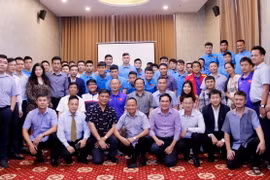 AFF Suzuki Cup 2018 : l'ambassadeur vietnamien au Laos encourage l’équipe du Vietnam