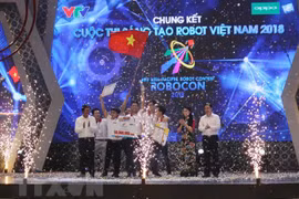 L’Université Lac Hong domine le concours Robocon Vietnam 2018