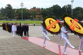 Fête nationale : des dirigeants rendent hommage au Président Ho Chi Minh