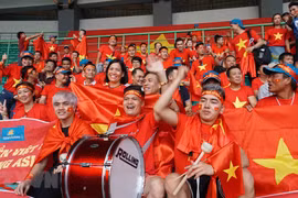 Football - ASIAD: La joie des supporters après la victoire du Vietnam contre la Syrie