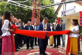 Inauguration d’une station de télévision construite au Cambodge avec l’aide du Vietnam