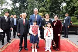 M. Nguyen Phu Trong accueille M. Miguel Mario Diaz Canel Bermudez 